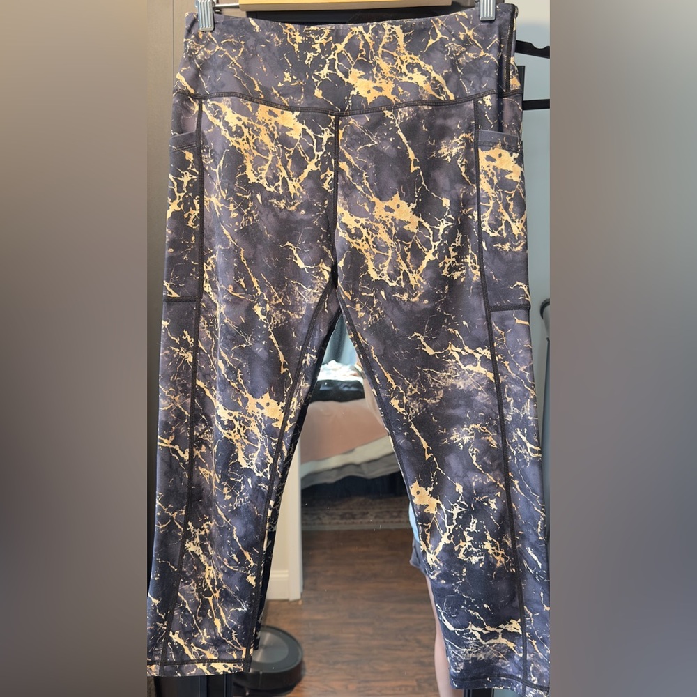 Constantly Varied Gear Crop Leggings in Gold Marble-Large